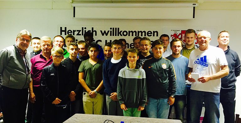 Fußball-Kreis Sieg begrüßt 19 neue Schiedsrichter